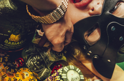 Kiss歌词 歌手Basiaga-专辑Kiss-单曲《Kiss》LRC歌词下载