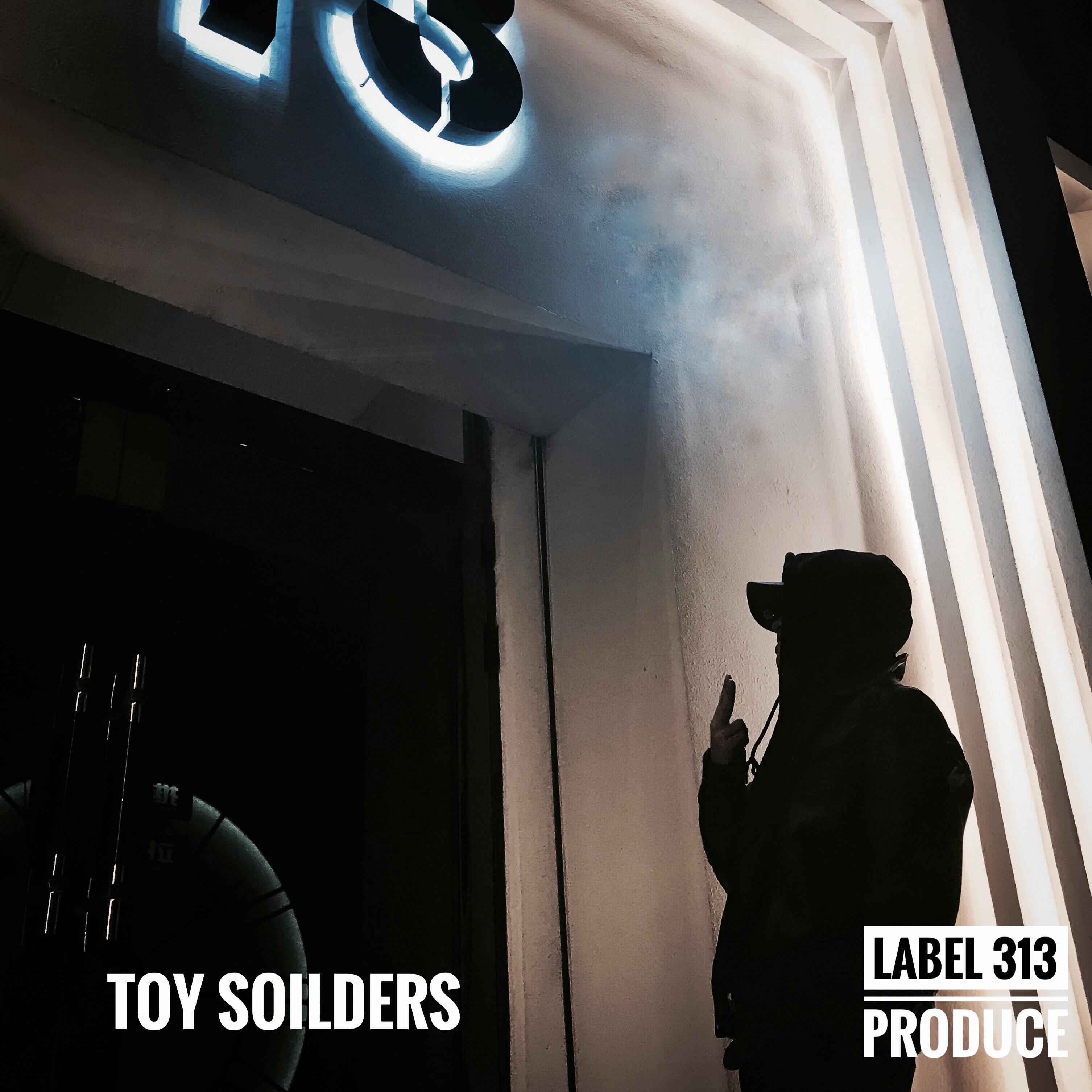 玩具士兵歌词 歌手吕大叶-专辑TOY SOLDIERS-单曲《玩具士兵》LRC歌词下载