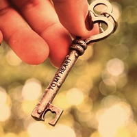把自己变成一只细腻的爱的钥匙