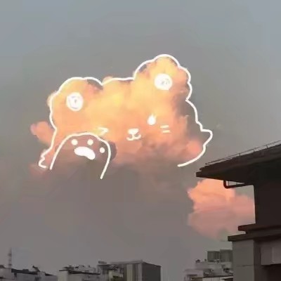 司七妍:云朵涂鸦搞怪背景图