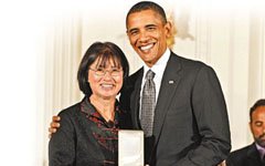 名人励志：奥巴马为她颁发总统“公民奖章”