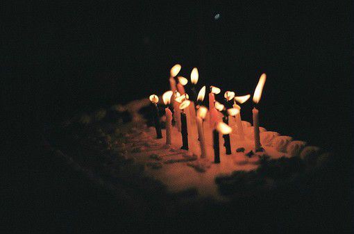生日祝福语：18岁生日蛋糕祝福语 生日蛋糕卡片祝福语